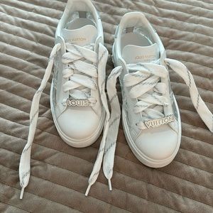 Women’s Louis Vuitton Sneakers size 36